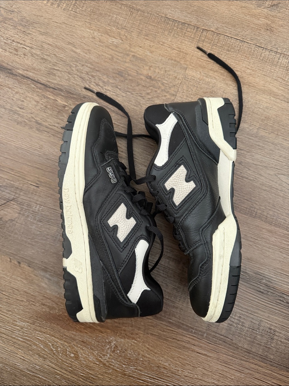 New Balance 550 Men's Black and White Casual Sneakers sz7
